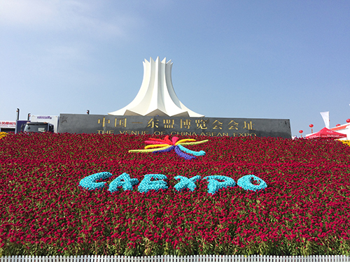 拖拉机吊车